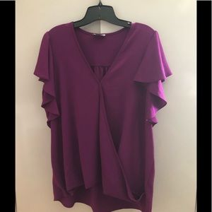 NWOT TOP - FITS MORE LIKE AN XL